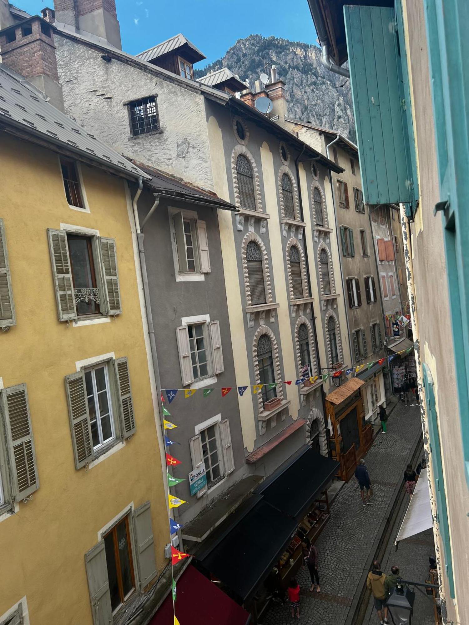 Appartement Moderne Et Chaleureux Briançon Extérieur photo